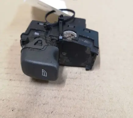 Volvo V70 Electric window control switch 9472275
