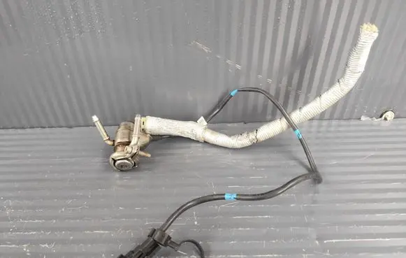 Ford Focus AdBlue liquid reservoir J1G15J281AB