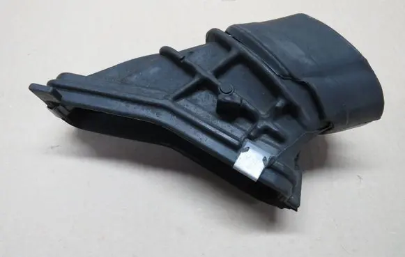 Ford Kuga II Air intake duct part AV619A675AD 1050706S01