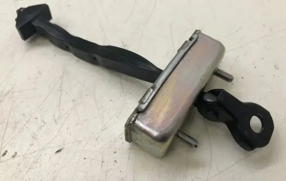Mazda CX-5 II Rear door check strap stopper