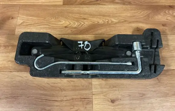 Chevrolet Nubira Tool set 96618204