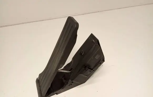 Mercedes-Benz GLC C253 Accelerator throttle pedal A2533000004 1191 031017
