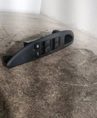 Nissan Primera Electric window control switch 80951 19608