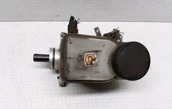 Mazda 626 Master brake cylinder