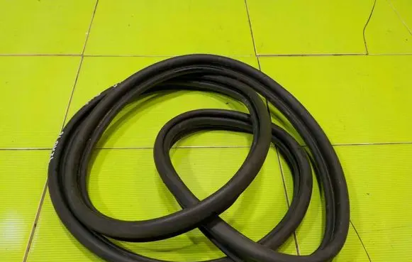 Volvo S80 Trunk rubber seal (body) 12AB16 EB21A612A5F24A3B87
