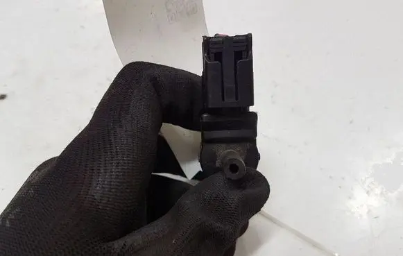 Mazda 6 Vacuum valve K5T44173