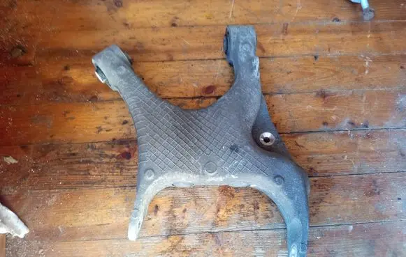 Rear upper control arm/wishbone