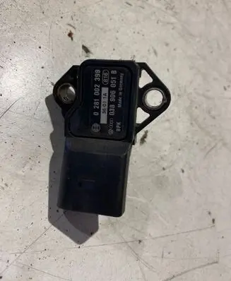 Volkswagen Golf V Air pressure sensor 038906051B