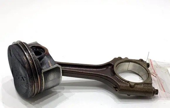 Volkswagen PASSAT B7 Piston with connecting rod 06LD
