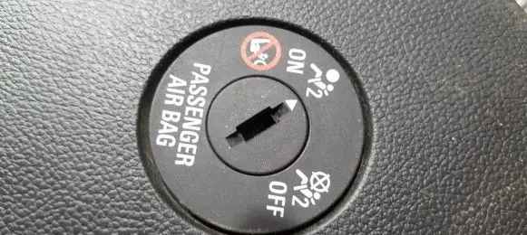 Opel Insignia A Passenger airbag on/off switch 13577258