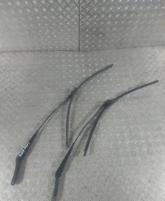 Front wiper blade arm