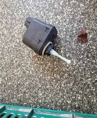 Skoda Octavia Mk3 (5E) Headlight level adjustment motor 