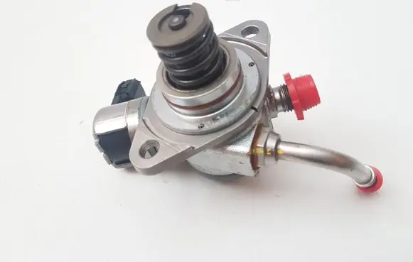 Volvo V60 Fuel injection high pressure pump 1437903