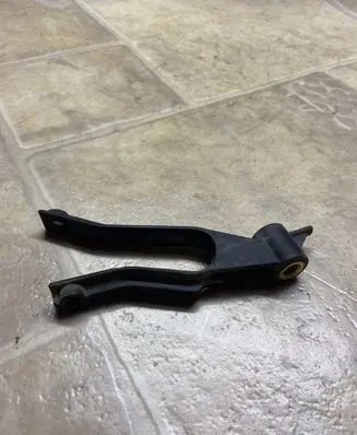 Radiator mount bracket