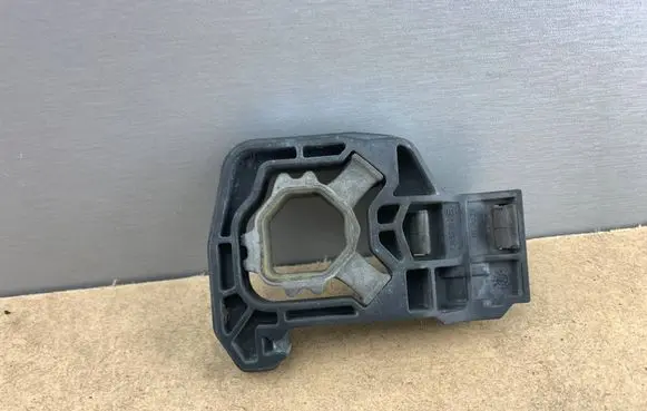 BMW 7 F01 F02 F03 F04 Radiator mount bracket 7575248 17117575248 17118660687
