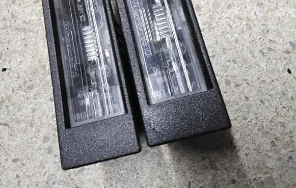 Chevrolet Camaro Number plate light 13251936