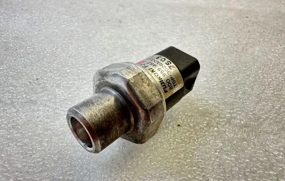Volkswagen PASSAT B5.5 Air conditioning (A/C) pressure sensor 8D0959482B ZS03