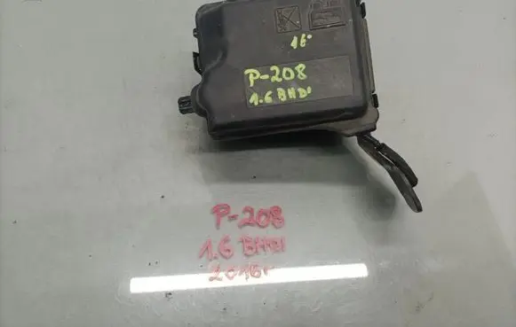 Peugeot 208 Fuse box set 453075602