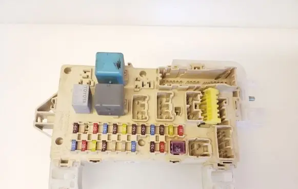 Toyota Corolla Verso E121 Fuse module 9008087019 892210F010