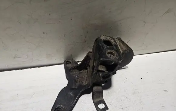 Volkswagen PASSAT B3 Engine mounting bracket 357199273
