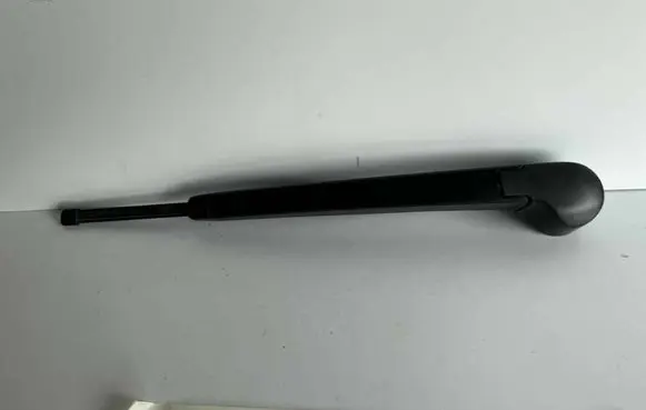 Rear wiper blade arm