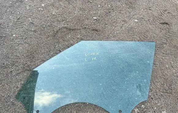 Mini Cooper Countryman R60 Front door window glass four-door 43R00049