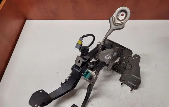 Peugeot 307 Pedal assembly 9653940880