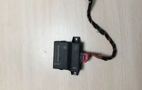 Audi A4 S4 B8 8K Gateway control module