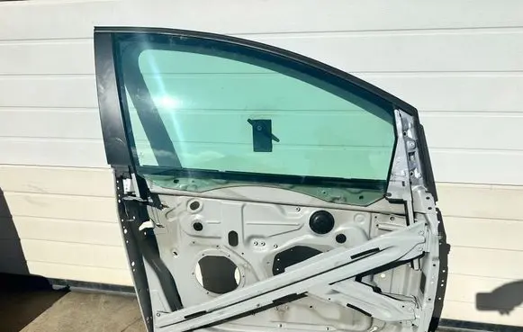 Volkswagen Golf Plus Front door LA7W