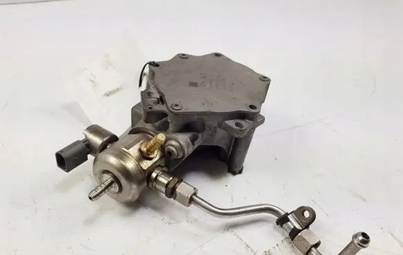 Skoda Octavia Mk3 (5E) Vacuum pump 06K145100B