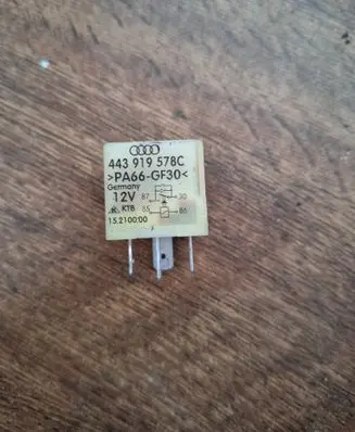 Audi A8 S8 D2 4D Other relay 443919578C 15210000 PA66GF30