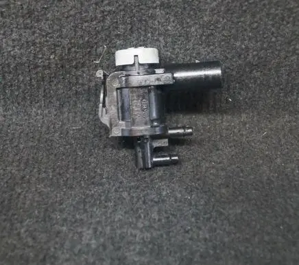 Audi A4 S4 B8 8K Turbo solenoid valve 1K0906283A