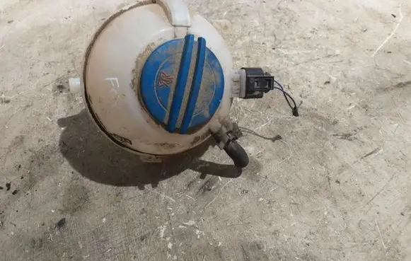 Volkswagen Fox Coolant expansion tank/reservoir 6Q0121407B