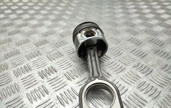 Citroen Jumpy Piston with connecting rod