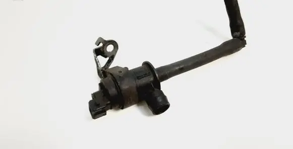 Volvo XC90 Vacuum valve 8653908