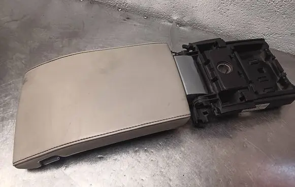 Volvo V70 Armrest 39870954 377799