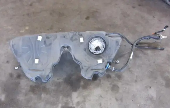 BMW 6 F06 Gran coupe Fuel tank 7268031