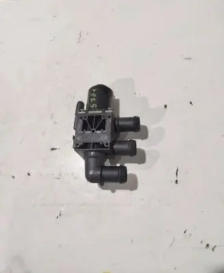 BMW 5 F10 F11 Coolant heater control valve 8572508 1147412220