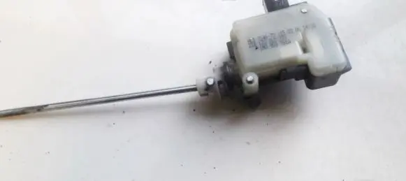 Skoda Octavia Mk2 (1Z) Central locking motor 1Z0810773 1M0959781A