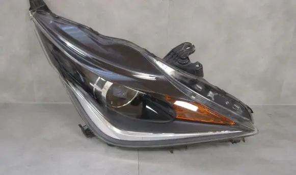 Toyota Aygo AB40 Headlight/headlamp KOITO0H-17
