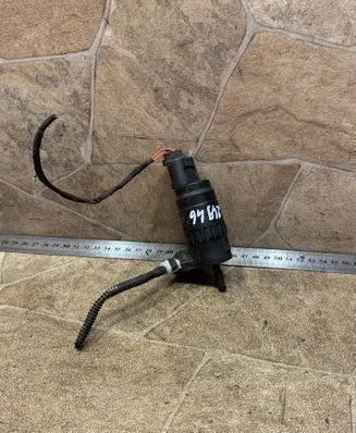 BMW 5 G30 G31 Windscreen/windshield washer pump 7317395