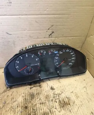 Audi A4 S4 B5 8D Speedometer (instrument cluster) 8D0919033C 110008695002