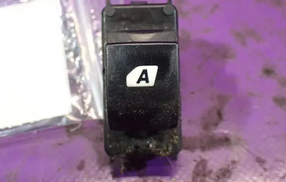 Peugeot Partner Quarter vent window switch 
