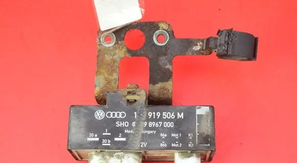 Skoda Fabia Mk1 (6Y) Relay mounting block 