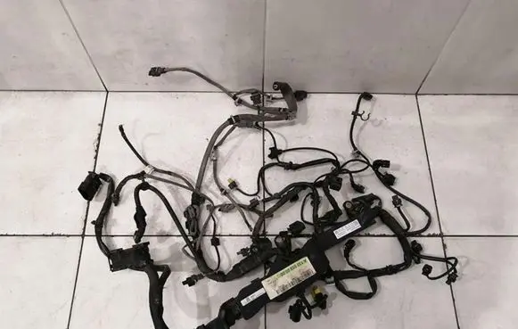Mercedes-Benz A W176 Engine installation wiring loom A1331500620 A1331501020