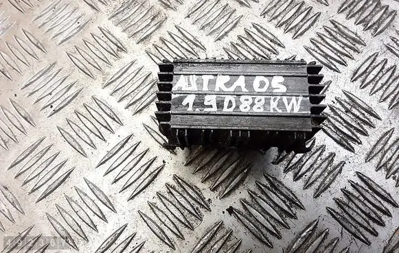 Opel Astra H Glow plug pre-heat relay 55353011 51299014b