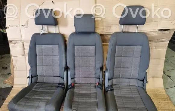 Volkswagen Touran I Second row seats 