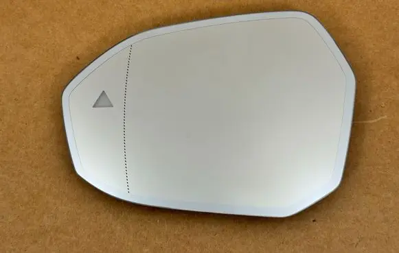 BMW 5 G60 G61 Wing mirror glass 51165A30721