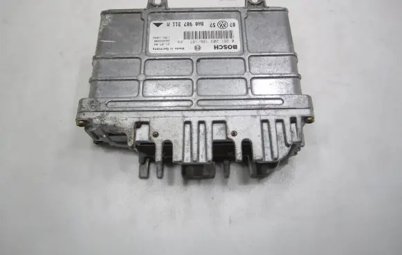 Volkswagen Golf III Engine control unit/module 8A0907311M 26SA3398 261203186
