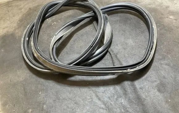 Volvo XC40 Loading door rubber seal (on body) 